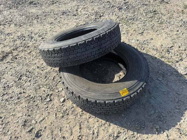#40621-•-lot-of-(2)-295/75r22.5-tires-inv#-40621-image-1
