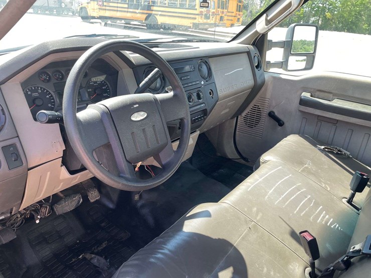 2009-ford-f550-xl-image-11