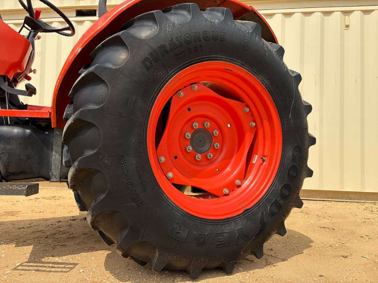 2013-kubota-m7040-image-16