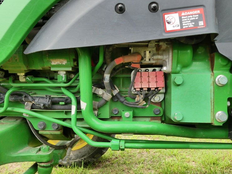 2019-john-deere-4044m-image-9