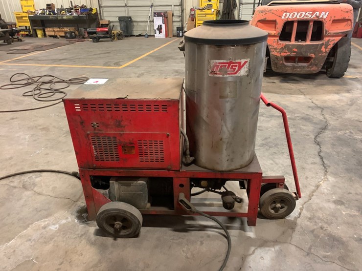hotsy-pressure-washer-image-3