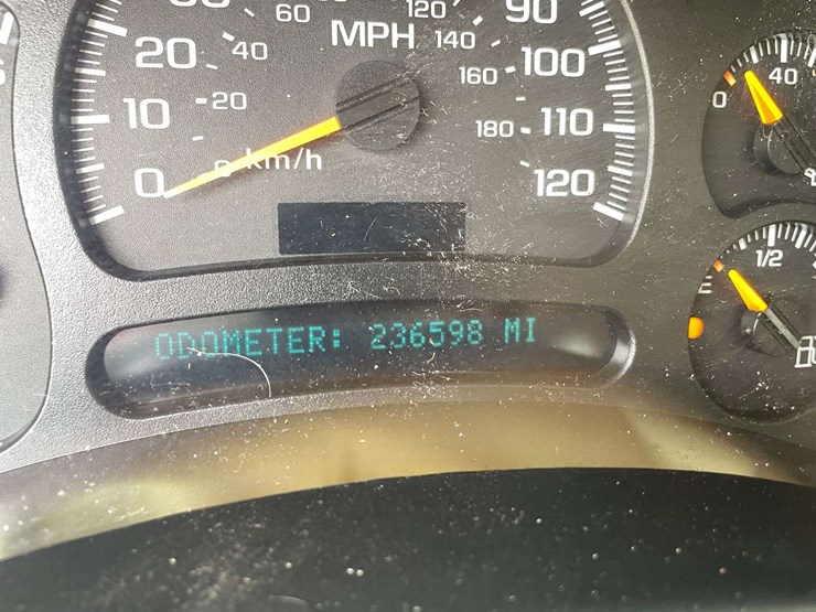 2005-chevrolet-tahoe-image-26