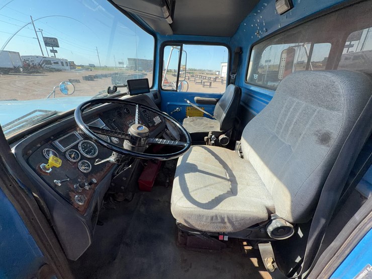 1997-ford-l8000-image-28