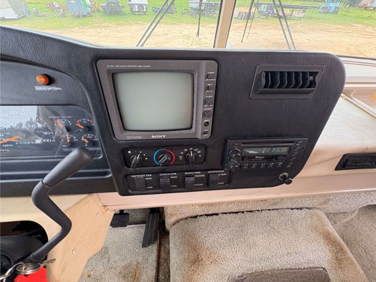 2003-winnebago-"brave"-motor-home-(12,893-miles-showing)-image-16