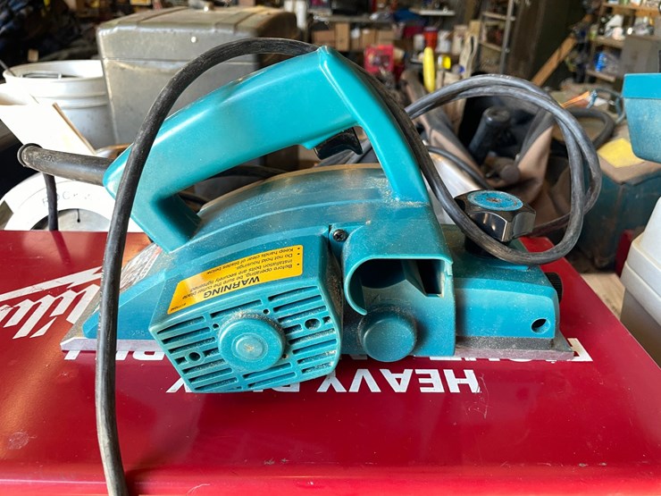 #1833-•-makita-power-planer-image-4