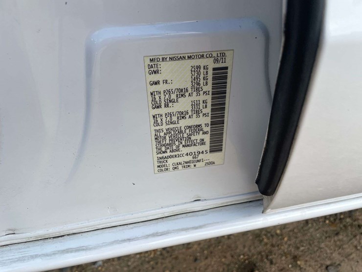 2012-nissan-frontier-sv-image-27