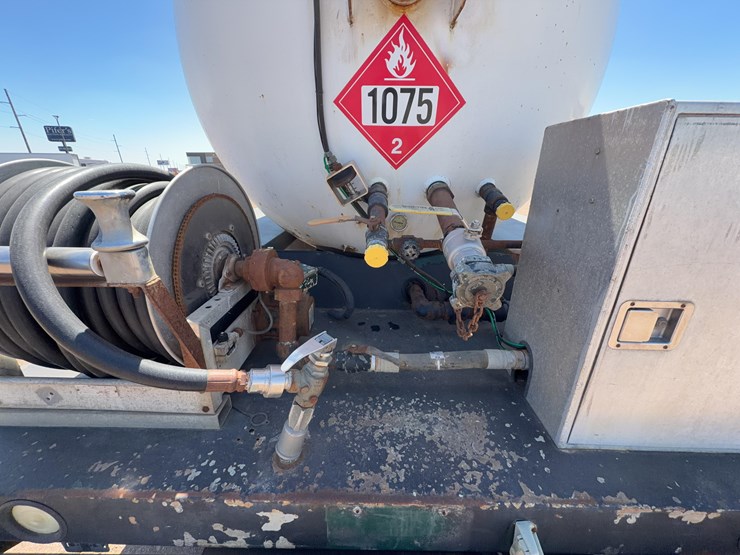 2003-peterbilt-330-image-14