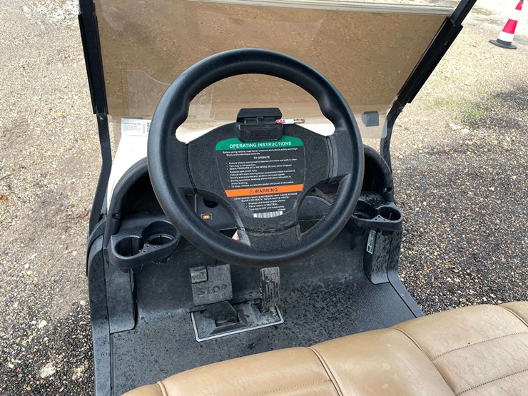 2022-club-car-tempo-2-passenger-48-volt-golf-cart-with-charger-image-9
