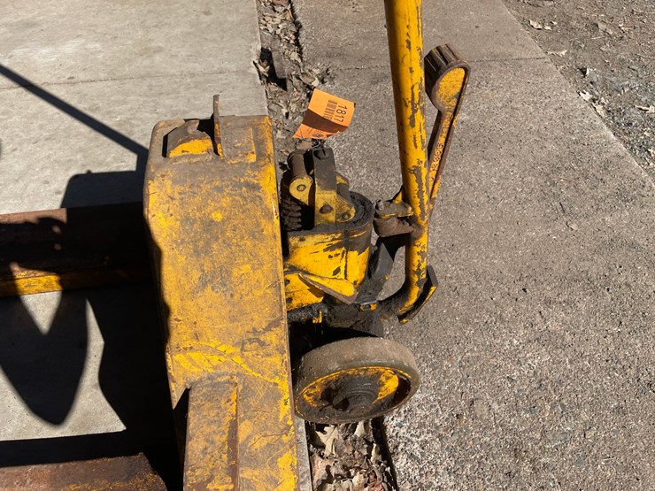 #1817-•-barrett-pallet-jack-image-5
