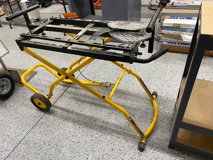 #8542-•-dewalt-rolling-miter-saw-stand-image-3