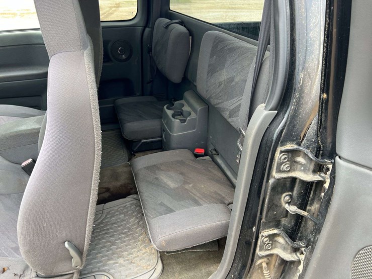 2004-chevrolet-colorado-ls-image-15