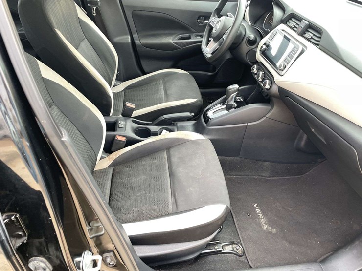 2021-nissan-versa-sv-4-door-sedan-(131,852-miles)-image-18