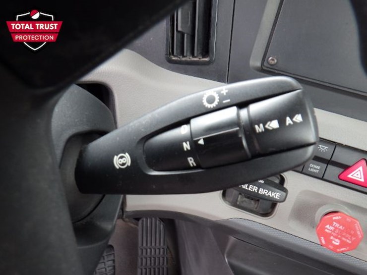 2019-freightliner-cascadia-126-image-16