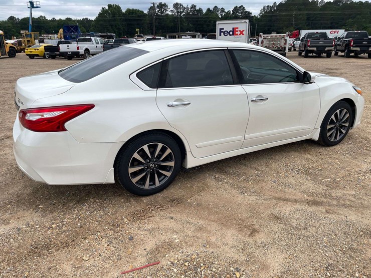 2016-nissan-altima-sl-4-door-sedan-(159,573-miles)-image-3