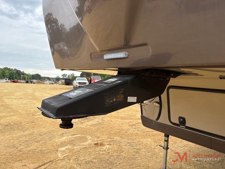 2014-forest-river-flagstaff-classic-super-lite-fifth-wheel-camper-image-5