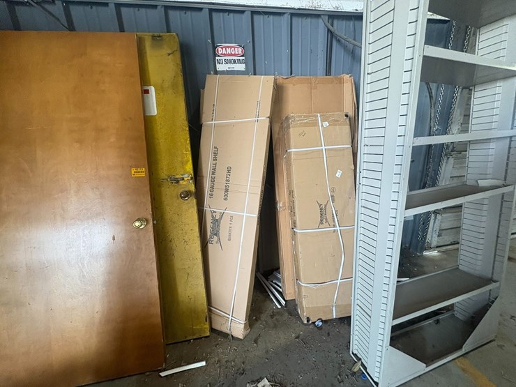 #42113-•-lot-of-miscellaneous-doors-&-shelving-image-5