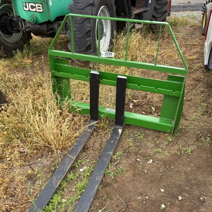 John Deere Kivel Pallet Fork Attachment