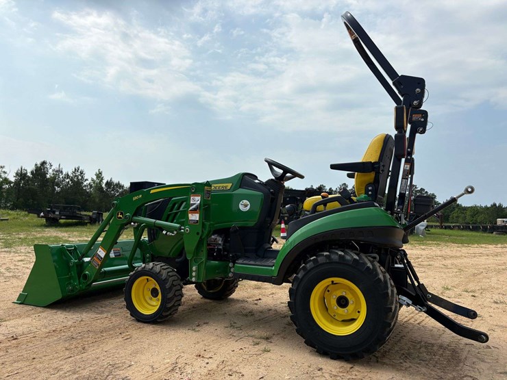 2025-john-deere-1025r-image-3