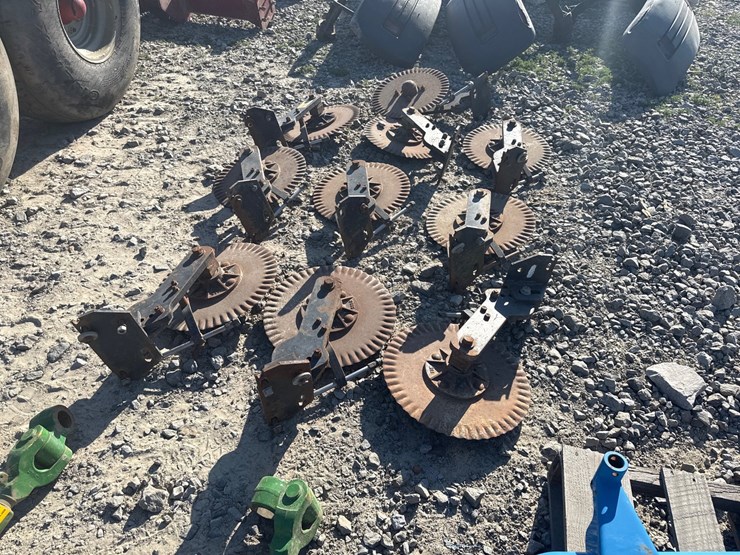 #41280-•-lot-of-planter-parts-inv#-41280-image-1