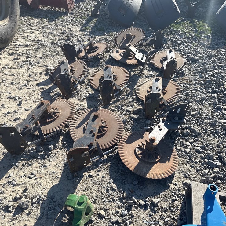#41280 • Lot of Planter Parts INV# 41280