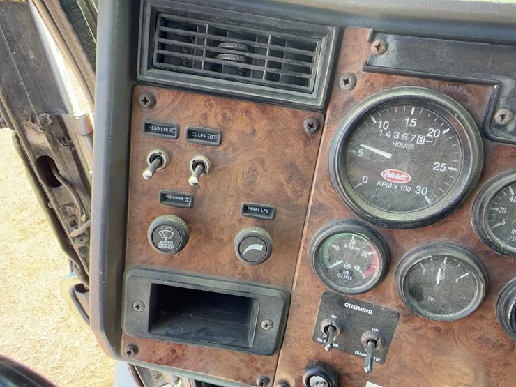 2003-peterbilt-330-image-35