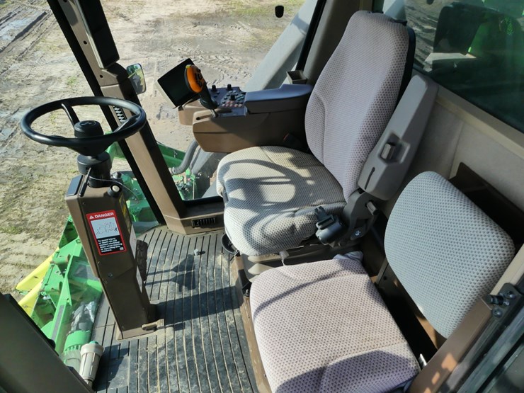 2020-john-deere-cp690-image-22