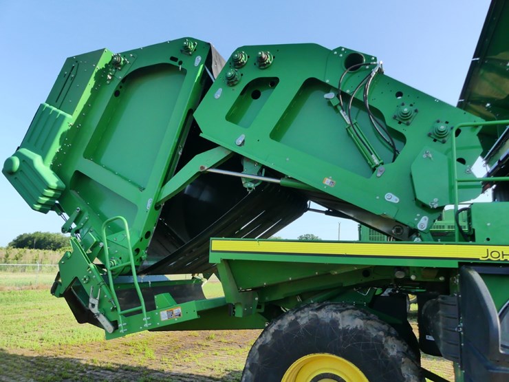 2020-john-deere-cp690-image-8