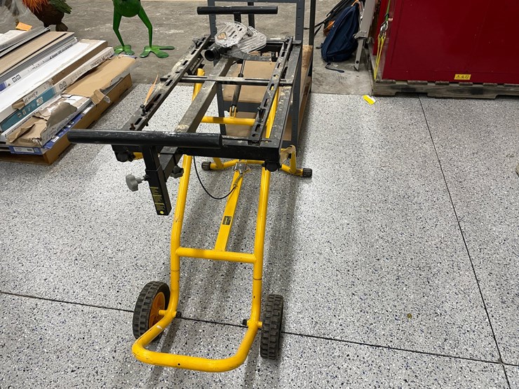 #8542-•-dewalt-rolling-miter-saw-stand-image-5
