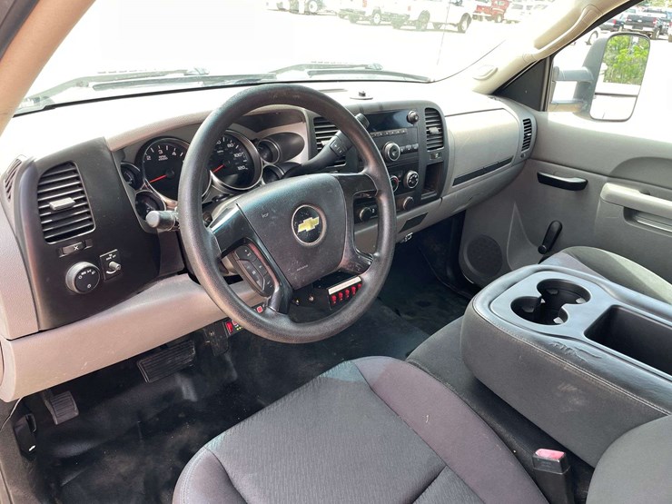 2013-chevrolet-silverado-2500hd-image-11