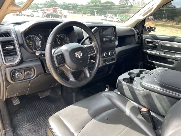 2020-dodge-ram-3500-image-11