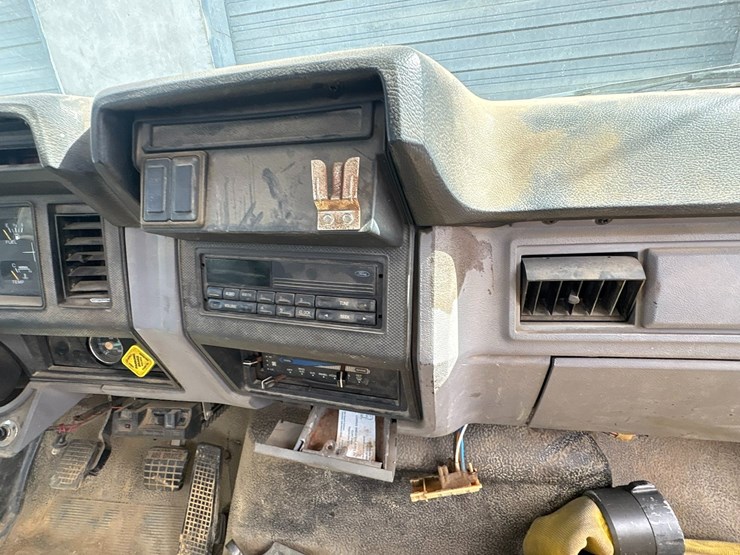 1999-ford-f800-image-63