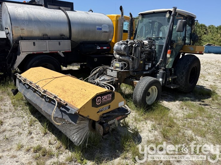 2015-massey-ferguson-4-image-1