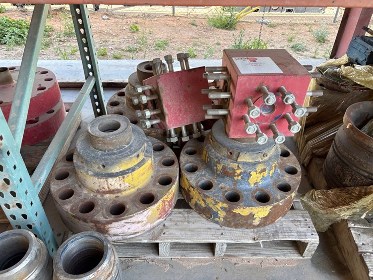 (4)-assorted-landing-flanges-&-(2)-2”-4-way-fluid-crosses-image-1