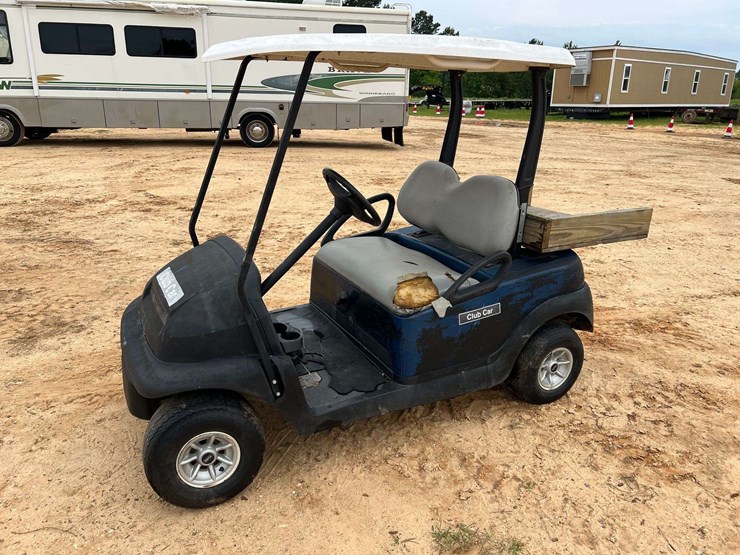 club-car-2-seater-gas-golf-cart-(2,403-hours)-image-1