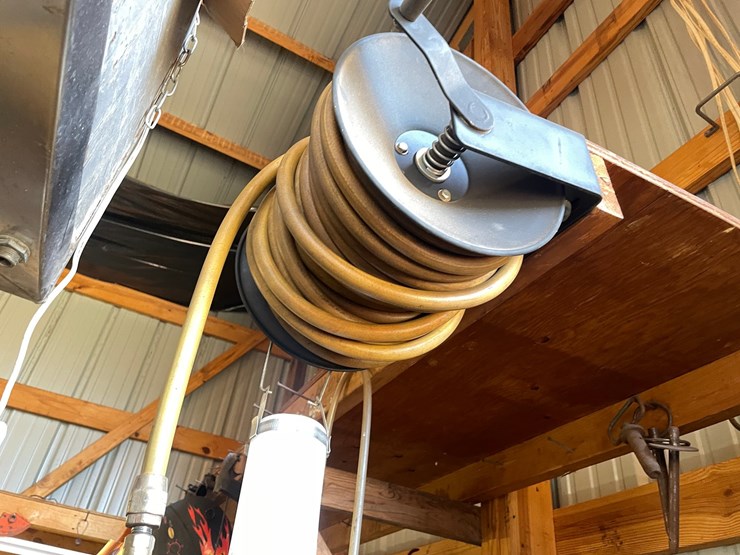 #1879-•-manual-operated-air-hose-reel-with-air-hose-image-1