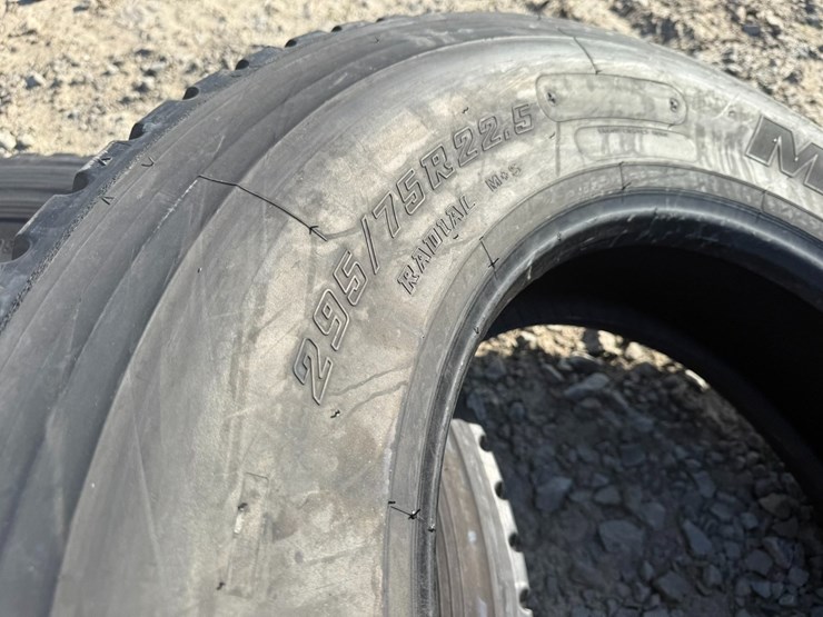 #40622-•-lot-of-(2)-295/75r22.5-tires-inv#-40622-image-4