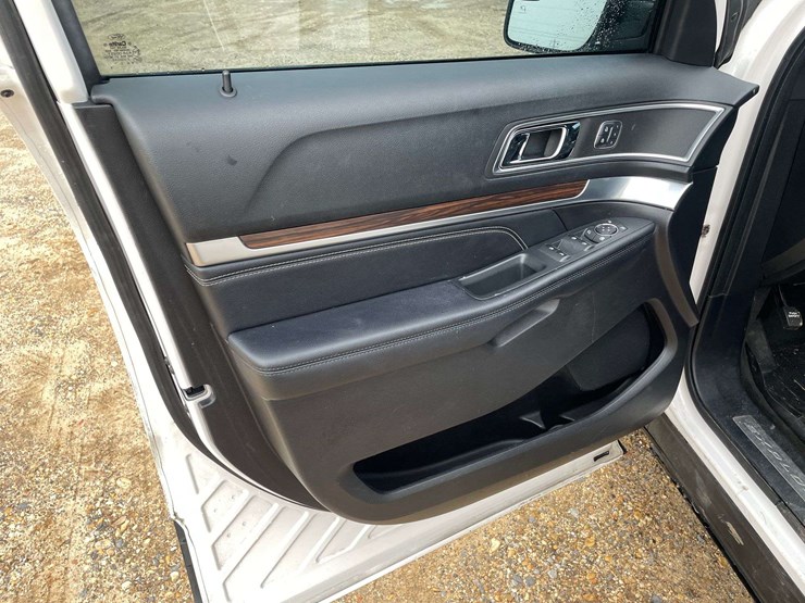 2017-ford-explorer-limited-image-9