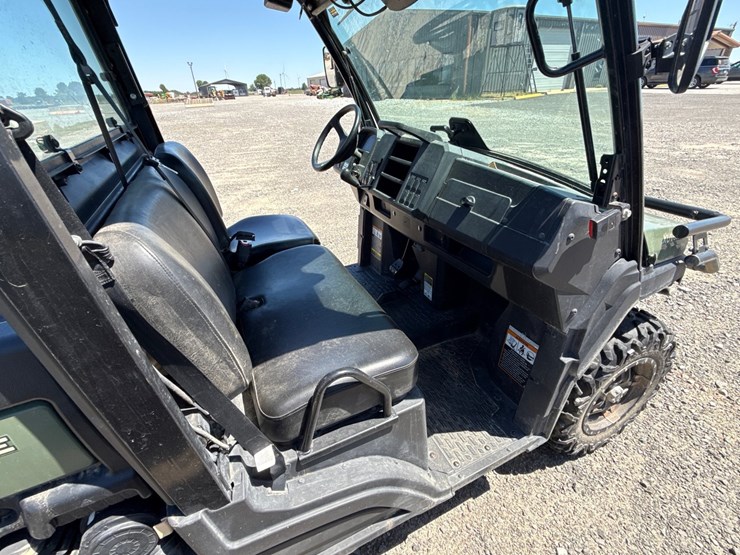 2023-john-deere-gator-image-28