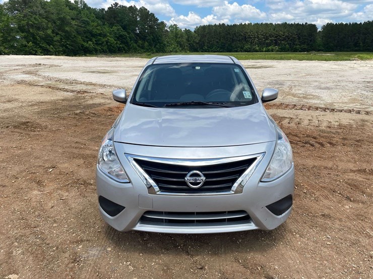 2017-nissan-versa-sv-4-door-sedan-(191,051-miles)-image-5