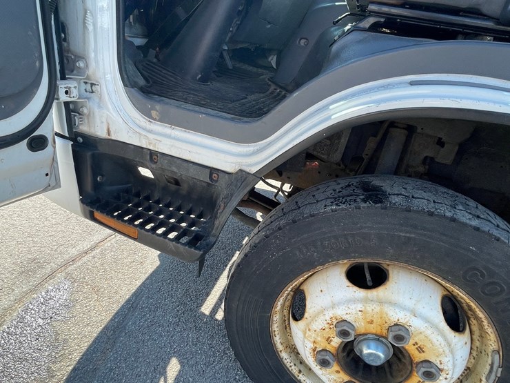#3278-•-2017-isuzu-n-series-straight-truck-(has-wi-title)-image-42