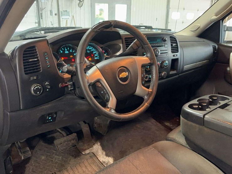2014-chevrolet-silverado-2500hd-image-15