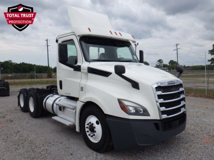 2019-freightliner-cascadia-126-image-3