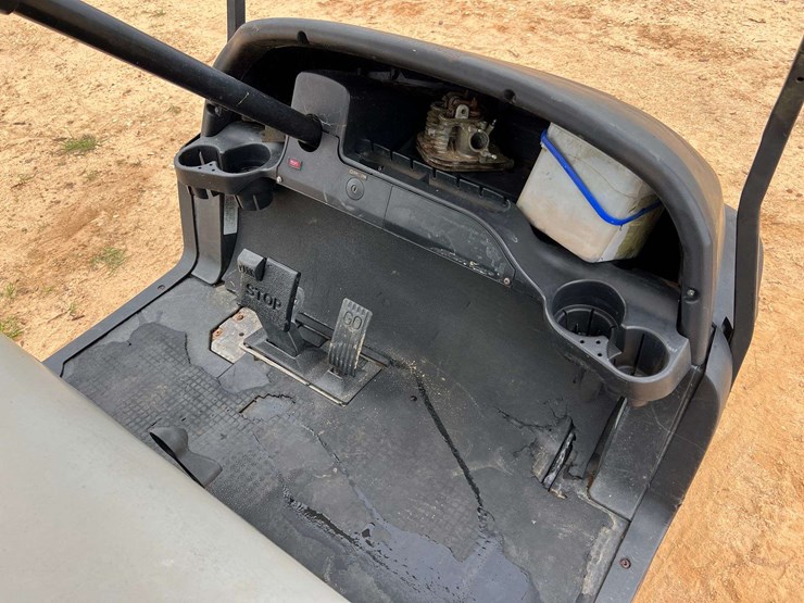 club-car-2-seater-gas-golf-cart-(2,403-hours)-image-20
