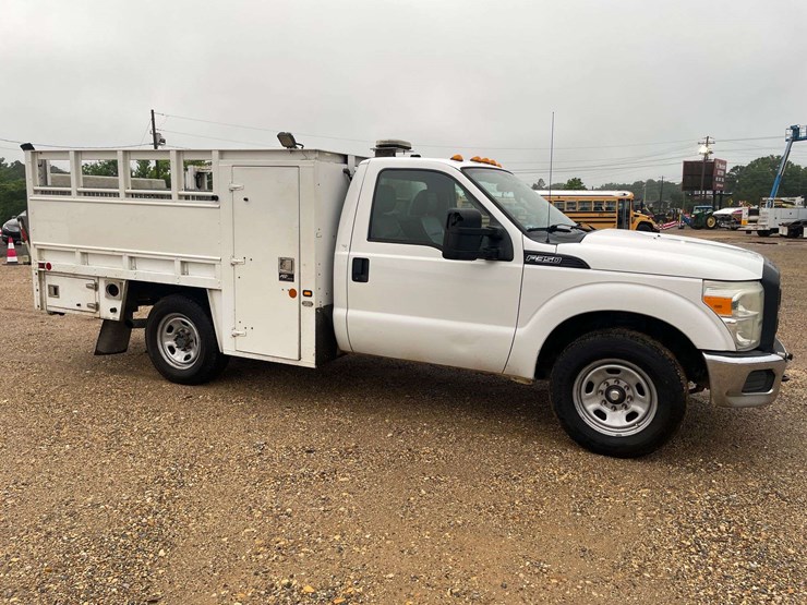 2016-ford-f350-xl-image-4