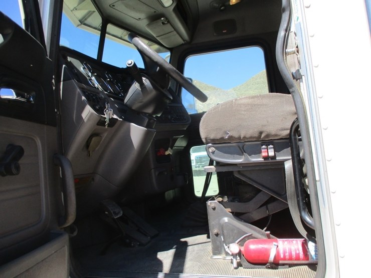 2012-peterbilt-386-image-7