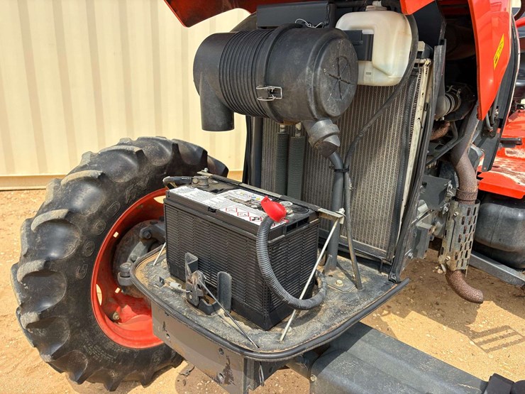 2013-kubota-m7040-image-11