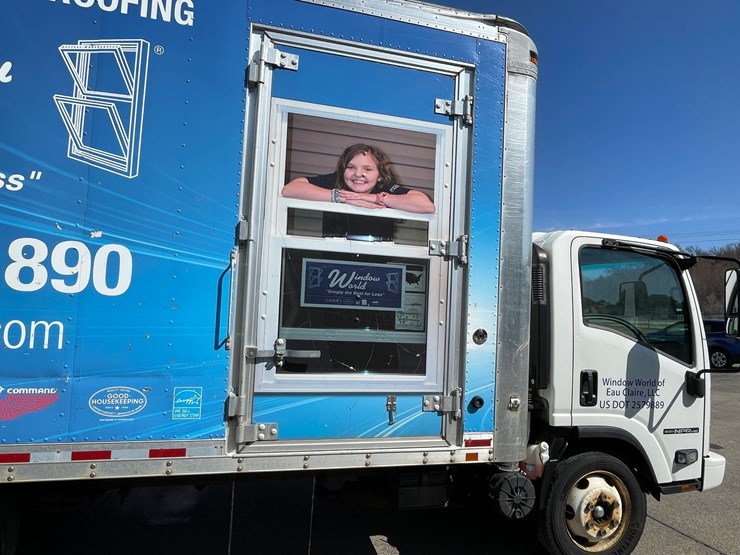 #3278-•-2017-isuzu-n-series-straight-truck-(has-wi-title)-image-13