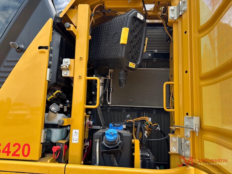 2021-caterpillar-325-image-28