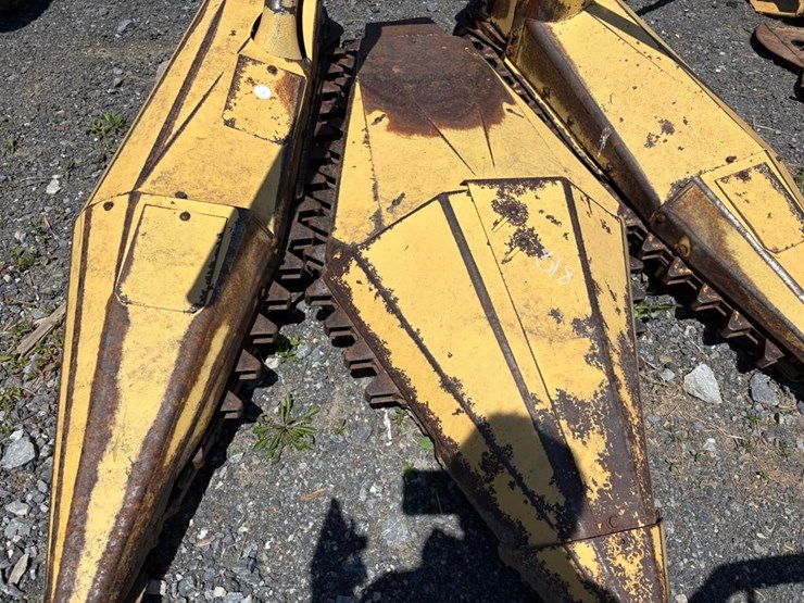 new-holland-824-image-3