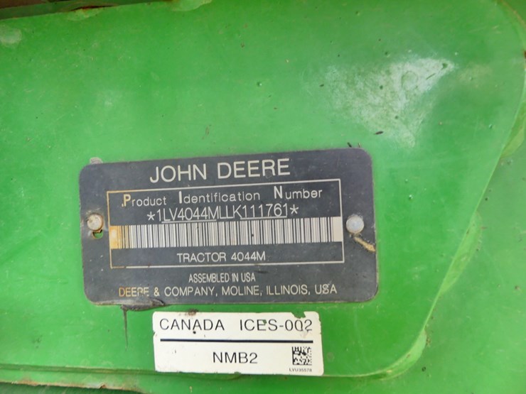 2019-john-deere-4044m-image-14